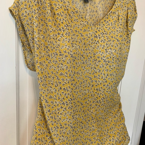 Lands End yellow floral blouse short sleeve office prodessional - Picture 3 of 5